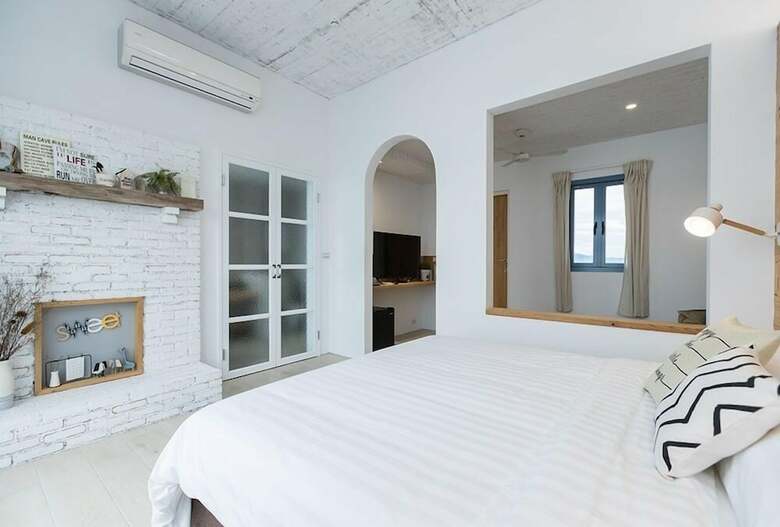 Hotel Blue White
