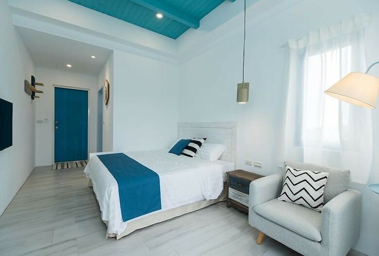 Hotel Blue White