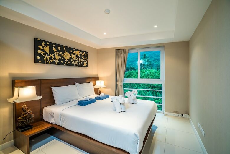 Kata Ocean View Condominium By Lofty