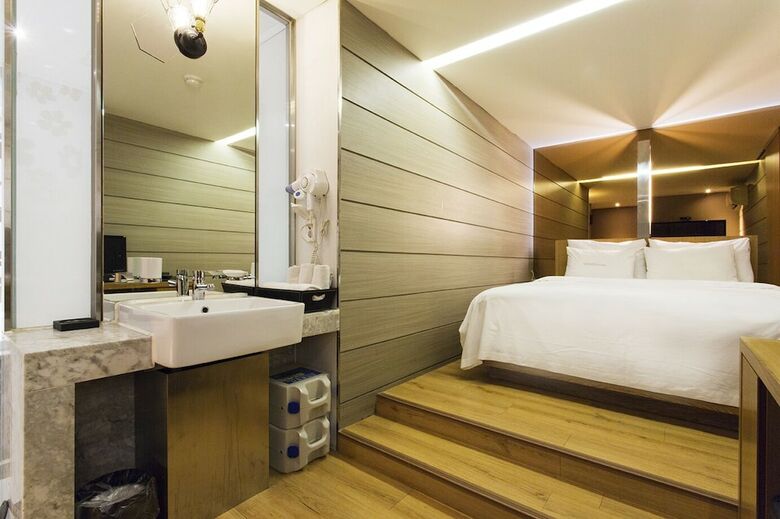 Cookie Hotel