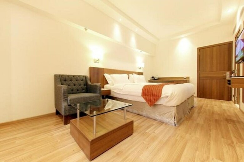Hotel The Emerald Park