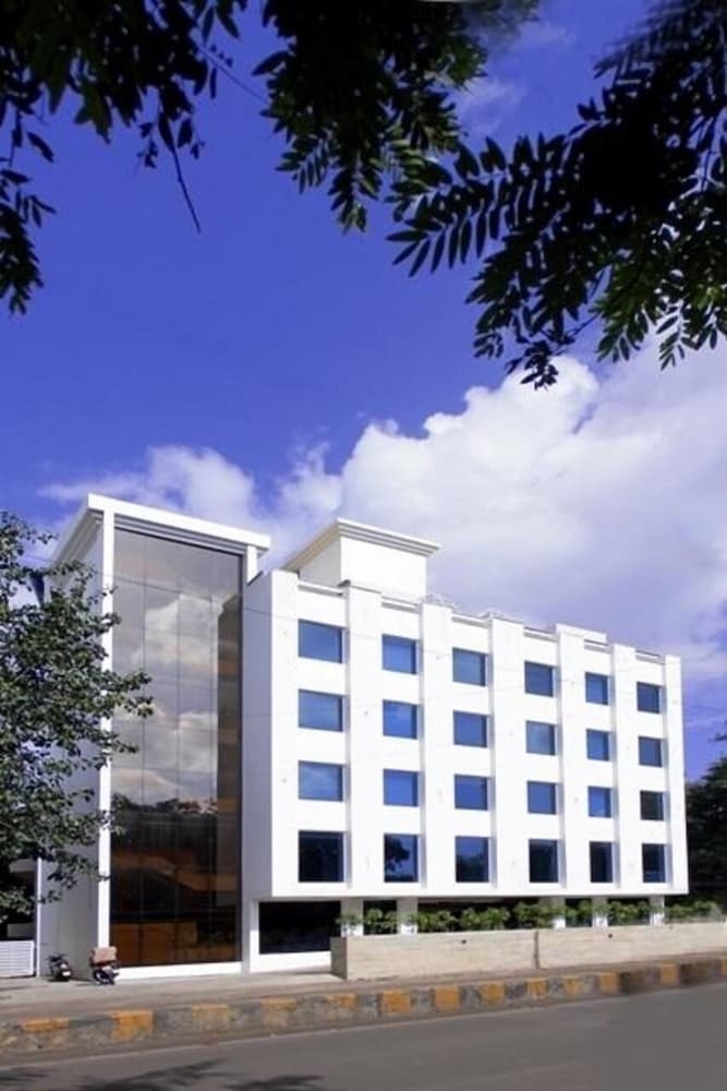 Hotel The Emerald Park