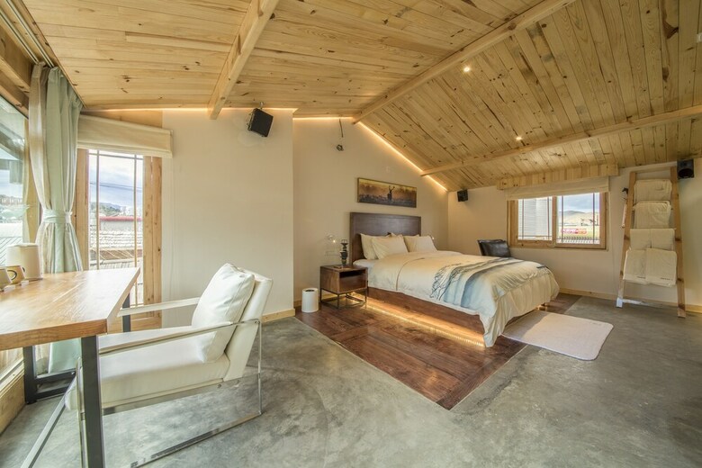 Tree Space Hotel