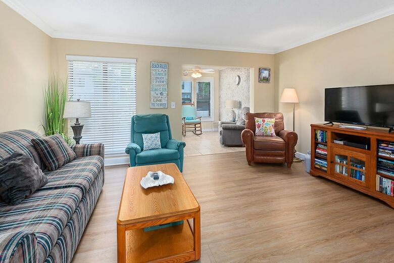Island Retreat 2511-1 By Hodnett Cooper