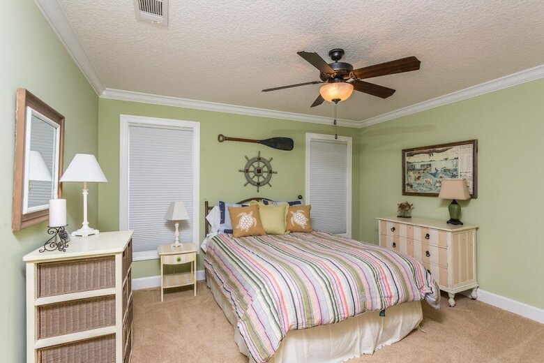 1067 College By Hodnett Cooper