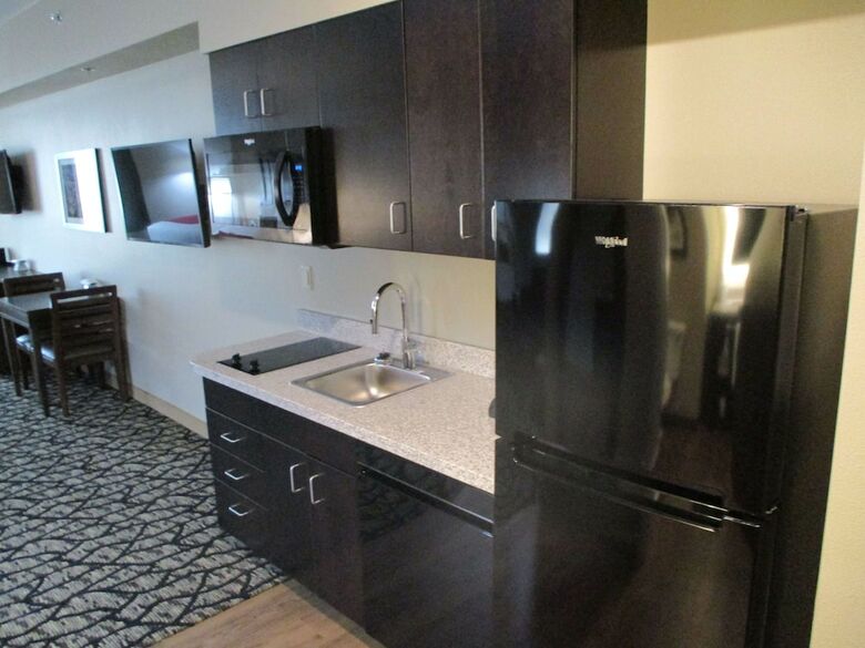 Best Western Plus Lakeview Hotel