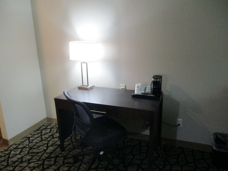Best Western Plus Lakeview Hotel
