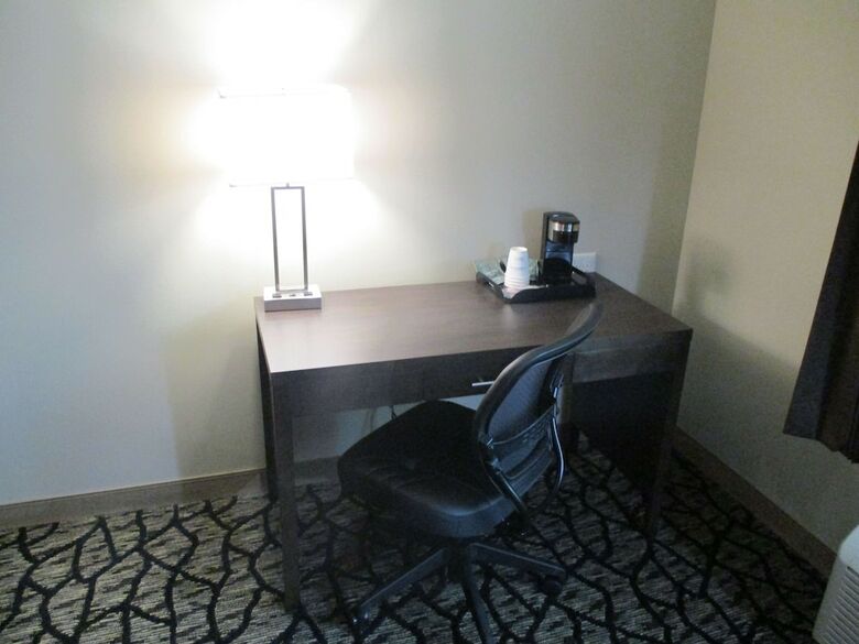 Best Western Plus Lakeview Hotel
