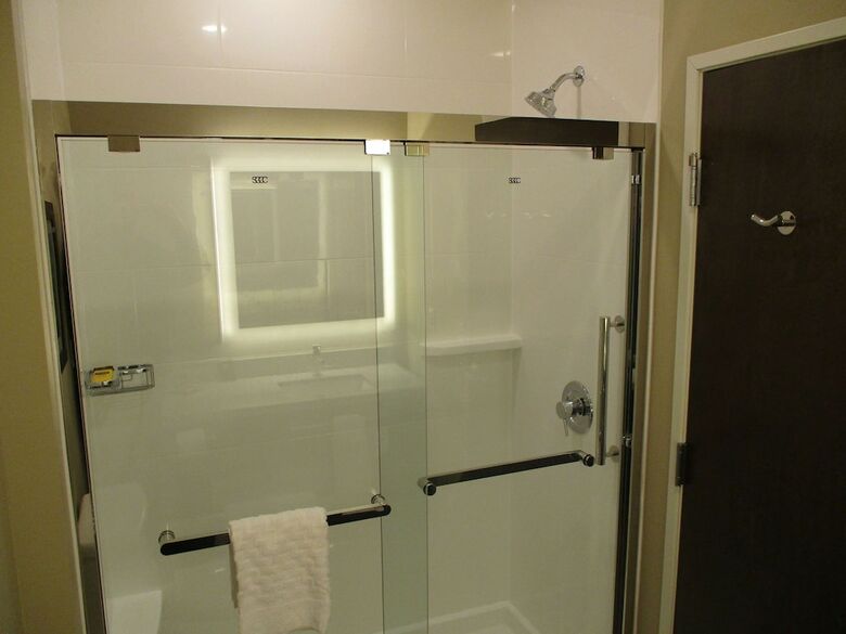 Best Western Plus Lakeview Hotel