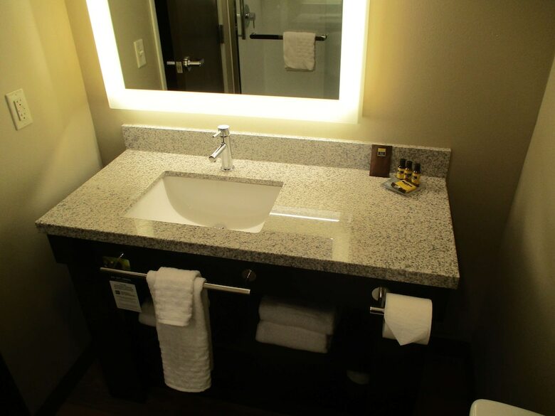 Best Western Plus Lakeview Hotel