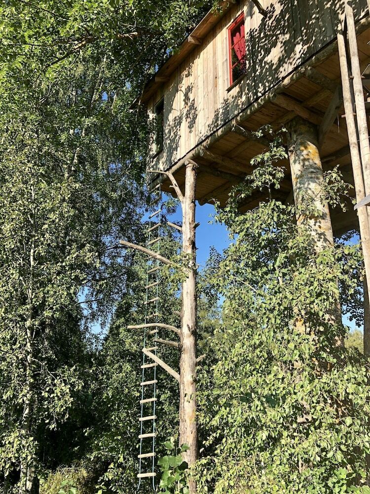 Treehouse Magpies Nest. Open For Bookings