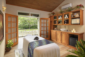 Hotel Rosalie Bay Resort