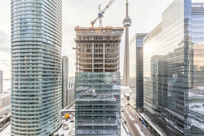 Apartamentos Gorgeous Condos In Maple Leaf Square