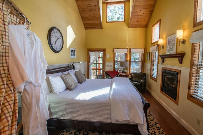 Elliott House Bed & Breakfast