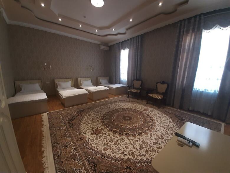 Hostal Eleon Hotel