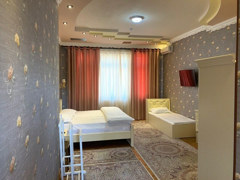 Hostal Eleon Hotel