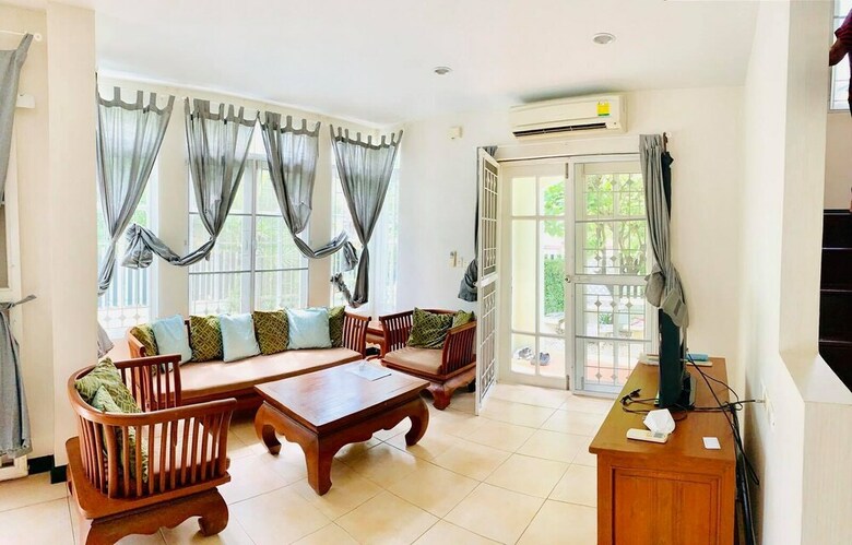 Pattaya Pool Villa Tlh