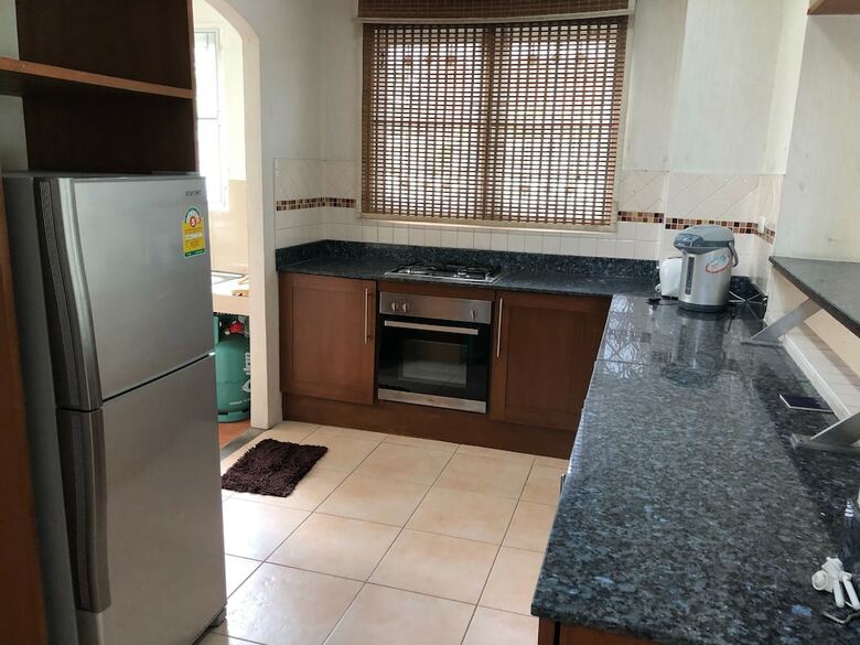 Pattaya Pool Villa Tlh
