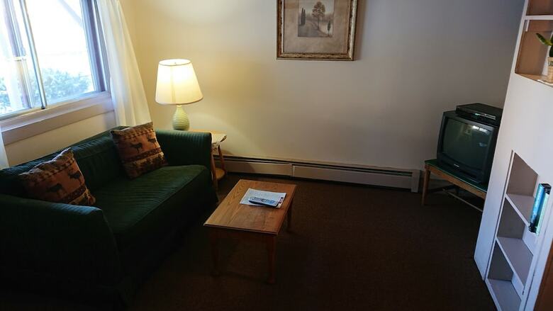 Brookside Motor Inn