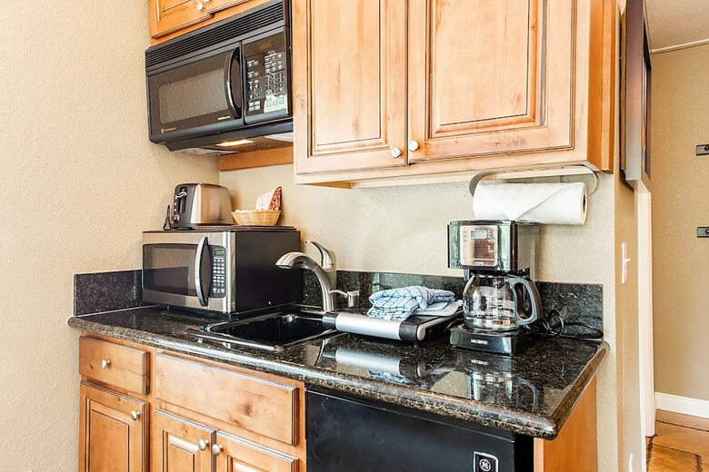 Carriage House Condominiums By All Seasons Resort Lodging