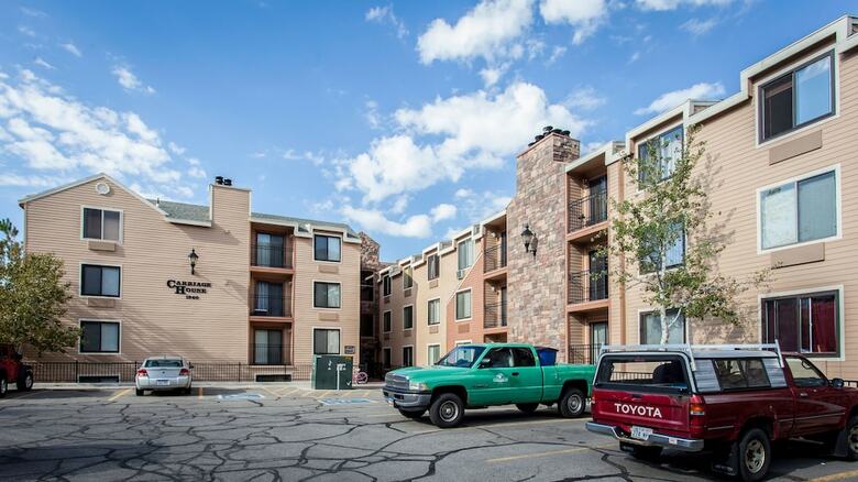 Carriage House Condominiums By All Seasons Resort Lodging