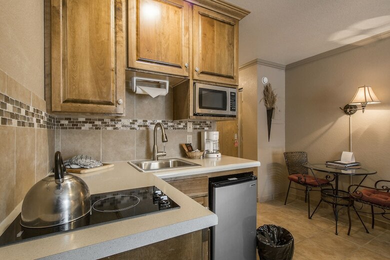 Carriage House Condominiums By All Seasons Resort Lodging