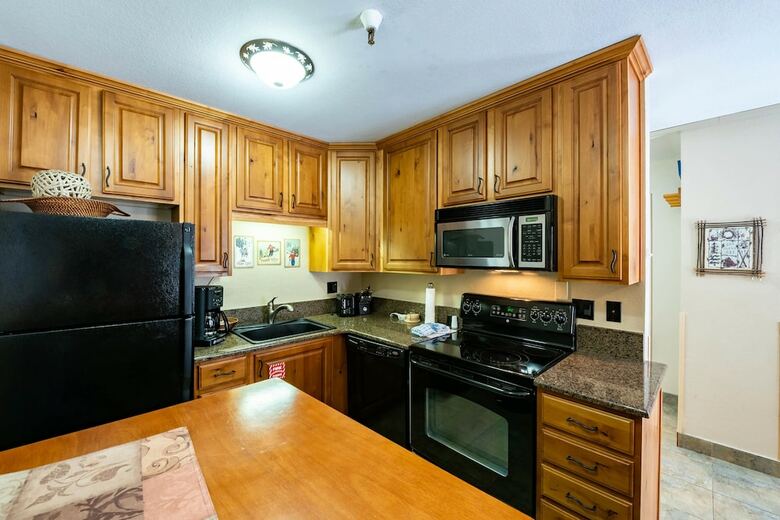 Carriage House Condominiums By All Seasons Resort Lodging