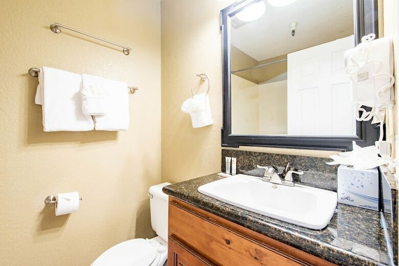 Carriage House Condominiums By All Seasons Resort Lodging
