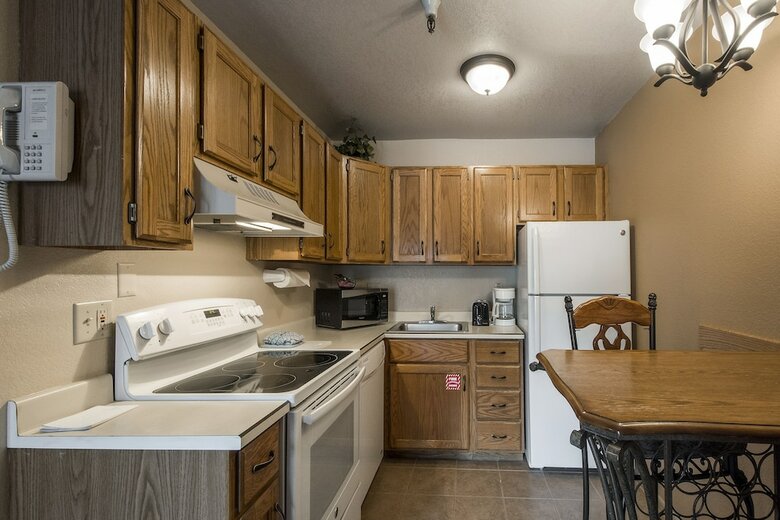 Carriage House Condominiums By All Seasons Resort Lodging