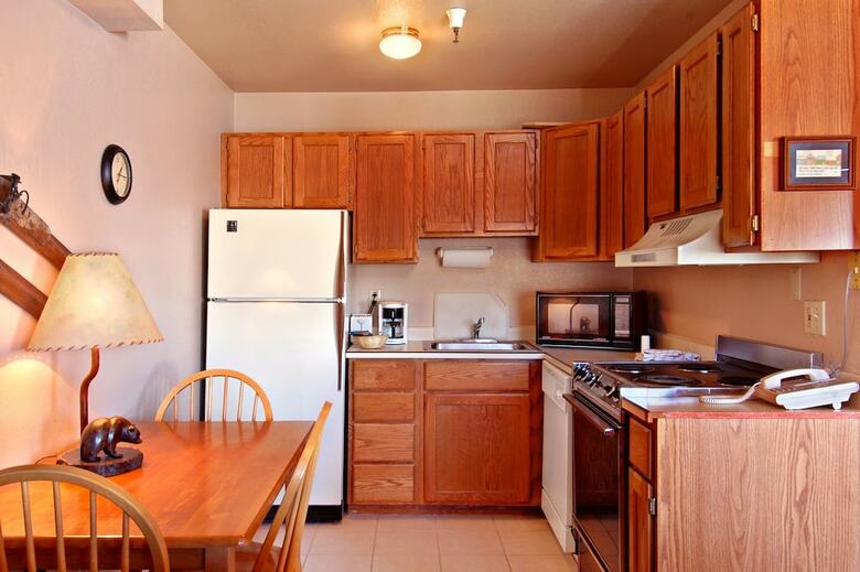 Carriage House Condominiums By All Seasons Resort Lodging