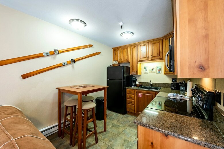 Carriage House Condominiums By All Seasons Resort Lodging