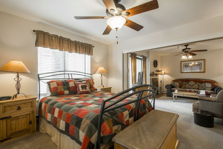 Carriage House Condominiums By All Seasons Resort Lodging