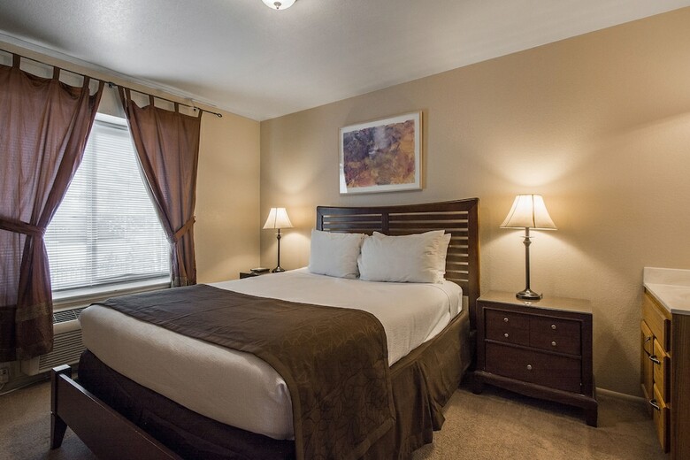 Carriage House Condominiums By All Seasons Resort Lodging