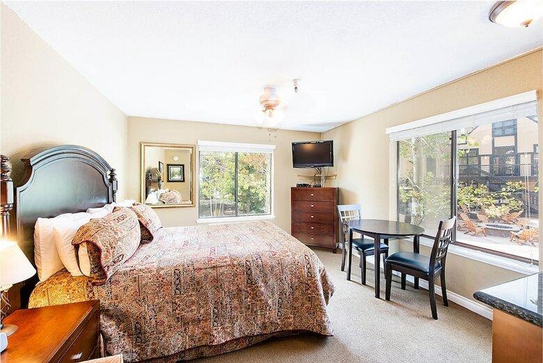 Carriage House Condominiums By All Seasons Resort Lodging