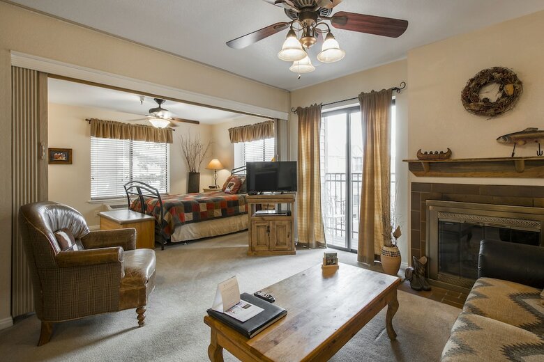 Carriage House Condominiums By All Seasons Resort Lodging