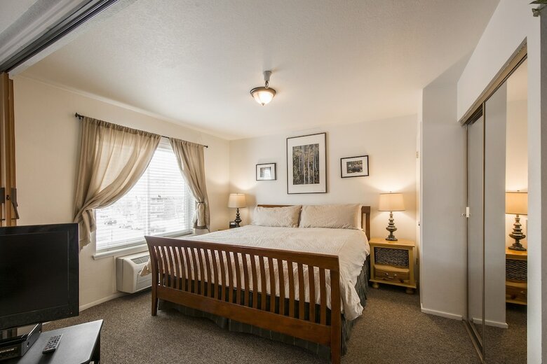 Carriage House Condominiums By All Seasons Resort Lodging