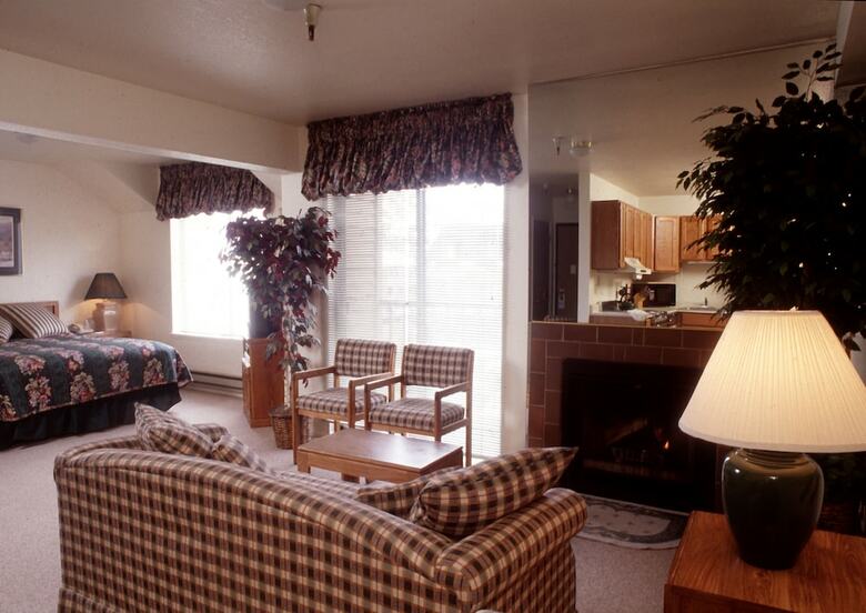 Carriage House Condominiums By All Seasons Resort Lodging
