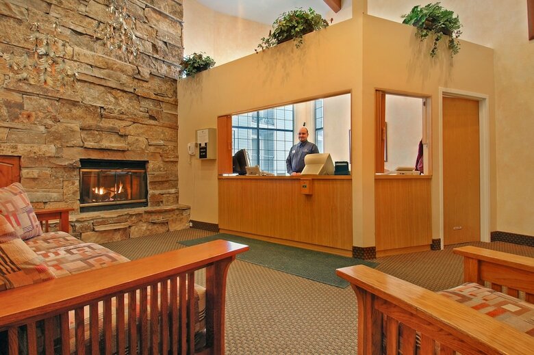 Carriage House Condominiums By All Seasons Resort Lodging