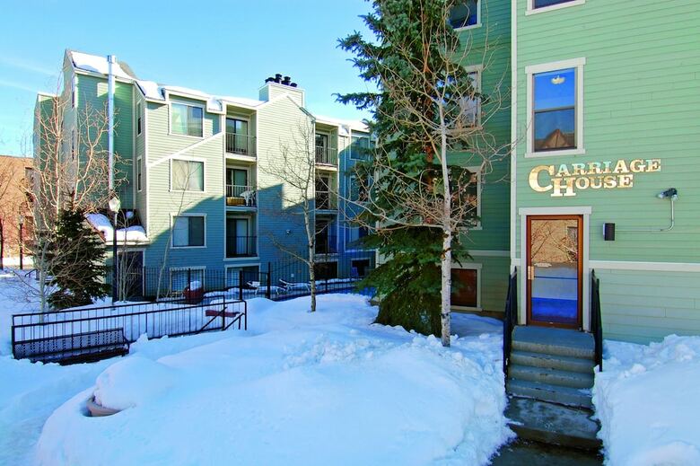 Carriage House Condominiums By All Seasons Resort Lodging