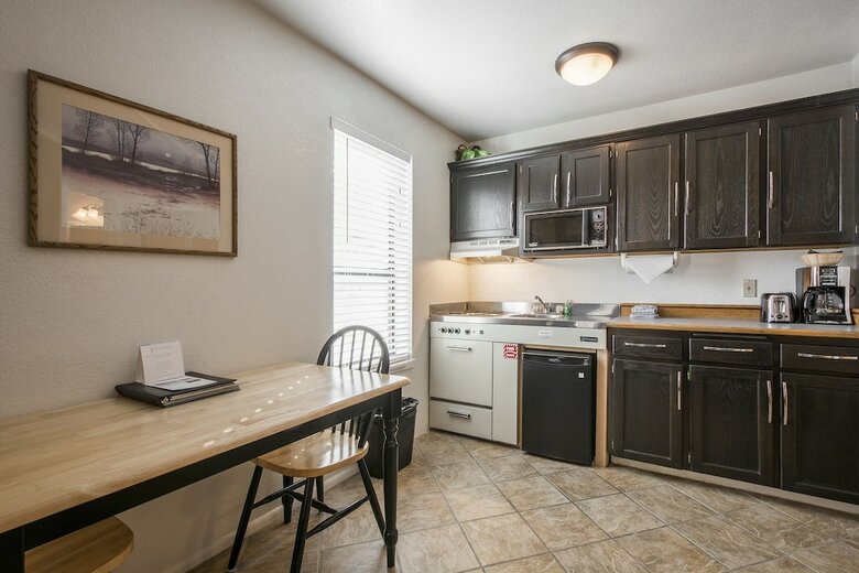 Carriage House Condominiums By All Seasons Resort Lodging