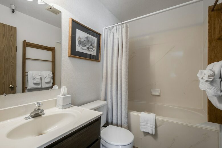 Carriage House Condominiums By All Seasons Resort Lodging