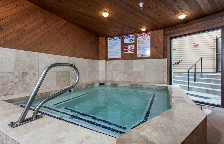 Carriage House Condominiums By All Seasons Resort Lodging