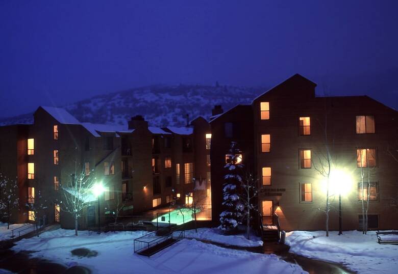 Carriage House Condominiums By All Seasons Resort Lodging