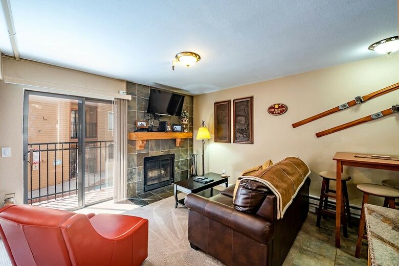 Carriage House Condominiums By All Seasons Resort Lodging
