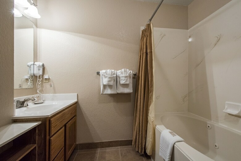 Carriage House Condominiums By All Seasons Resort Lodging