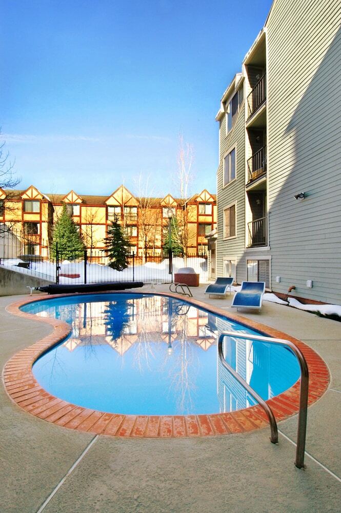 Carriage House Condominiums By All Seasons Resort Lodging