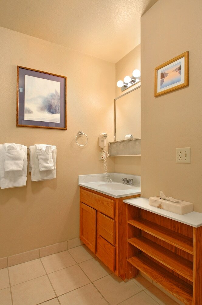 Carriage House Condominiums By All Seasons Resort Lodging