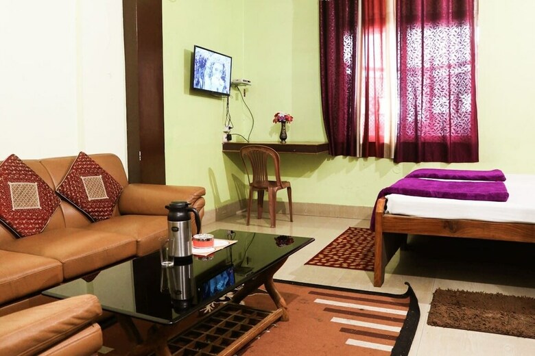 Hotel Tara Tower