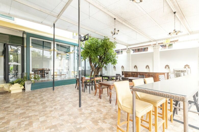 Hotel Capital O 707 Cheva Gallery