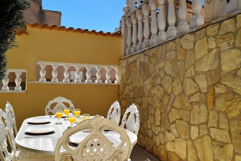 Lower Apartment With Semi-private Pool